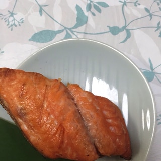 ごま油で★鮭の焼き魚(*^^*)